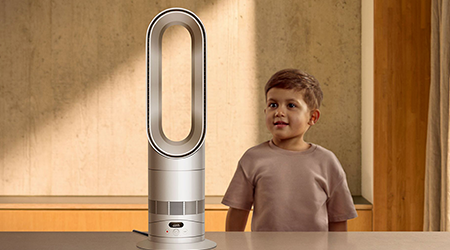 Ventilator Dyson lângă un copil