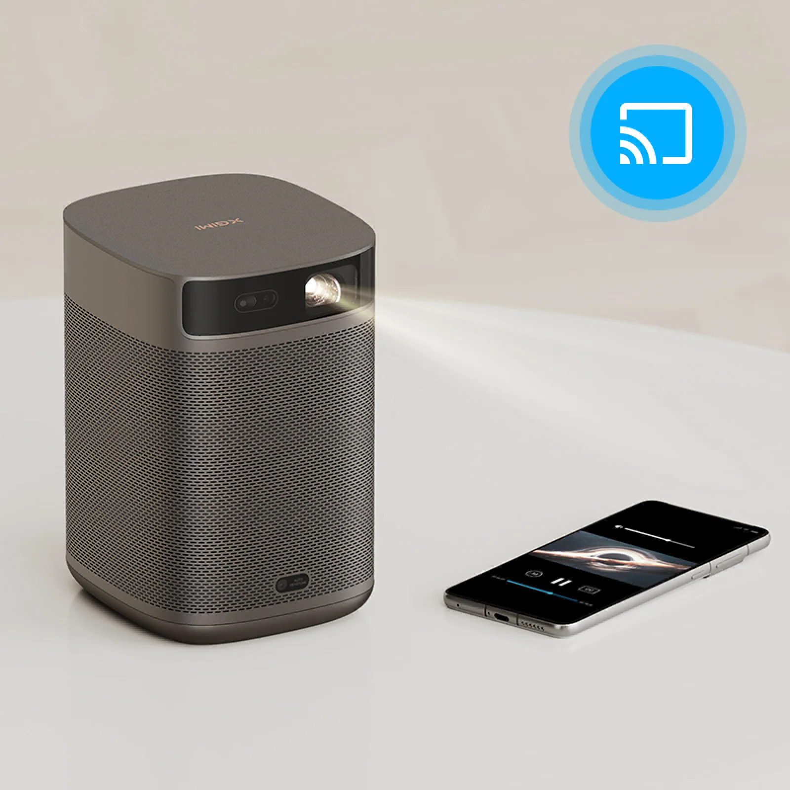 Proiectorul MoGo 2 Pro transmite conținut de pe un telefon prin Chromecast